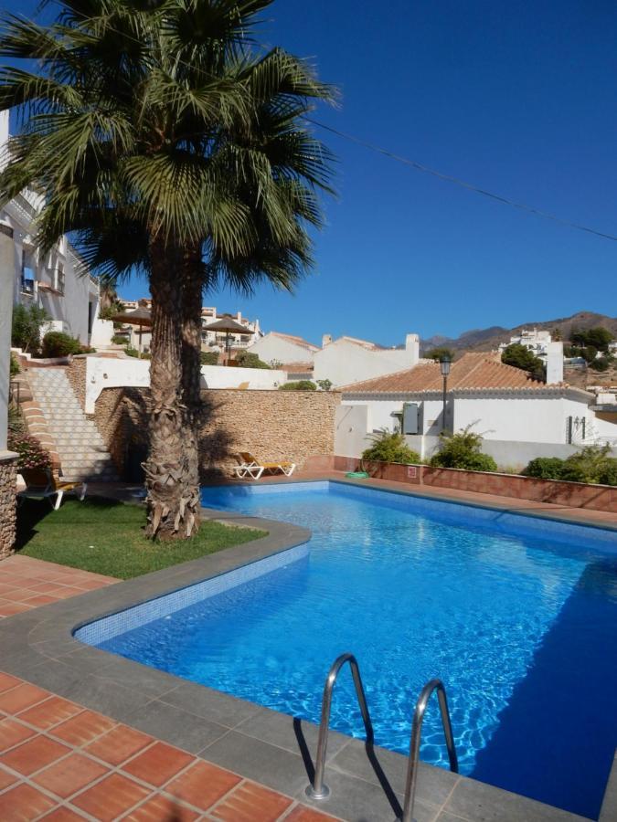 Beach Villa ,Nerja, Seaview, Pool, 3 Bedrooms, Huge Terrace And Garden Exterior foto